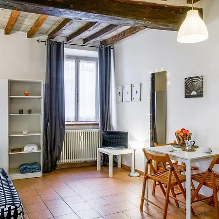 Apartment Guesthost - Borgo Della Posta Monolocale In Centro Parma