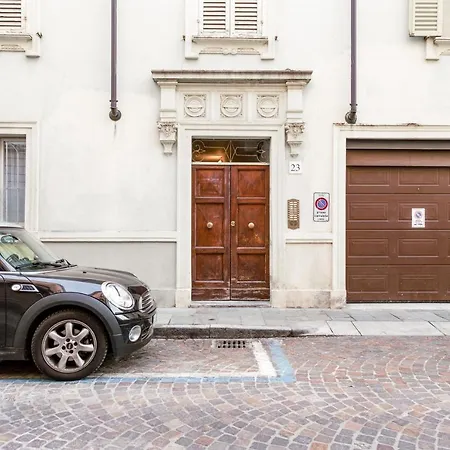 Guesthost - Borgo Della Posta Monolocale In Centro Appartement Parme